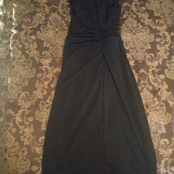 A black dress - Picture 3 of 3